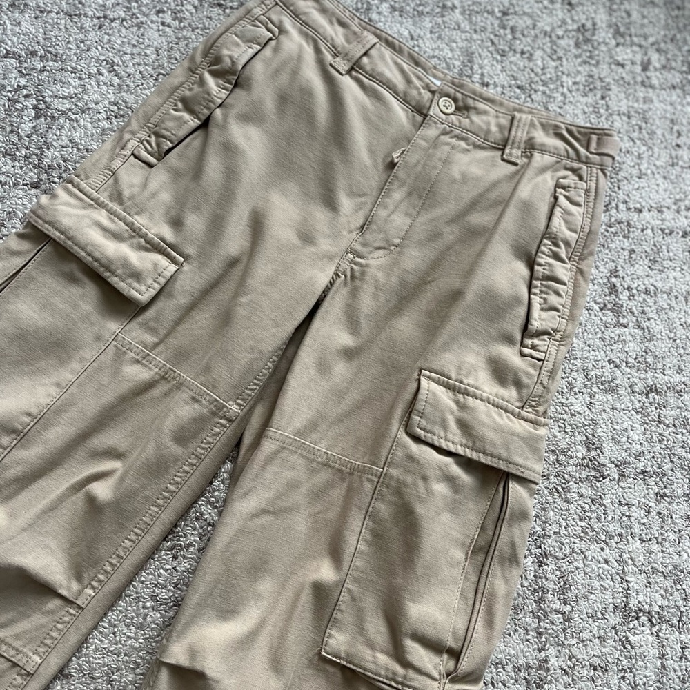 Aritzia TNA Cargo Supply Pant Mid Rise Short Gd Birch Casual Sz 0 - Picture 11 of 13